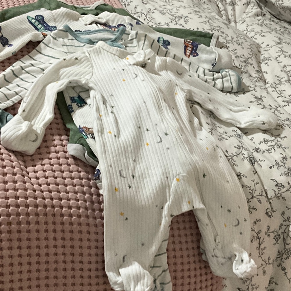 Newborn 4 Baby pajamas with Patterns